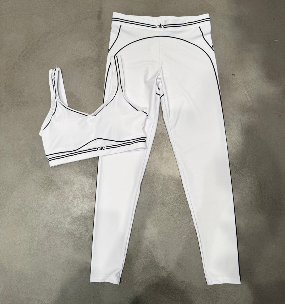 Alo Women Yoga Set