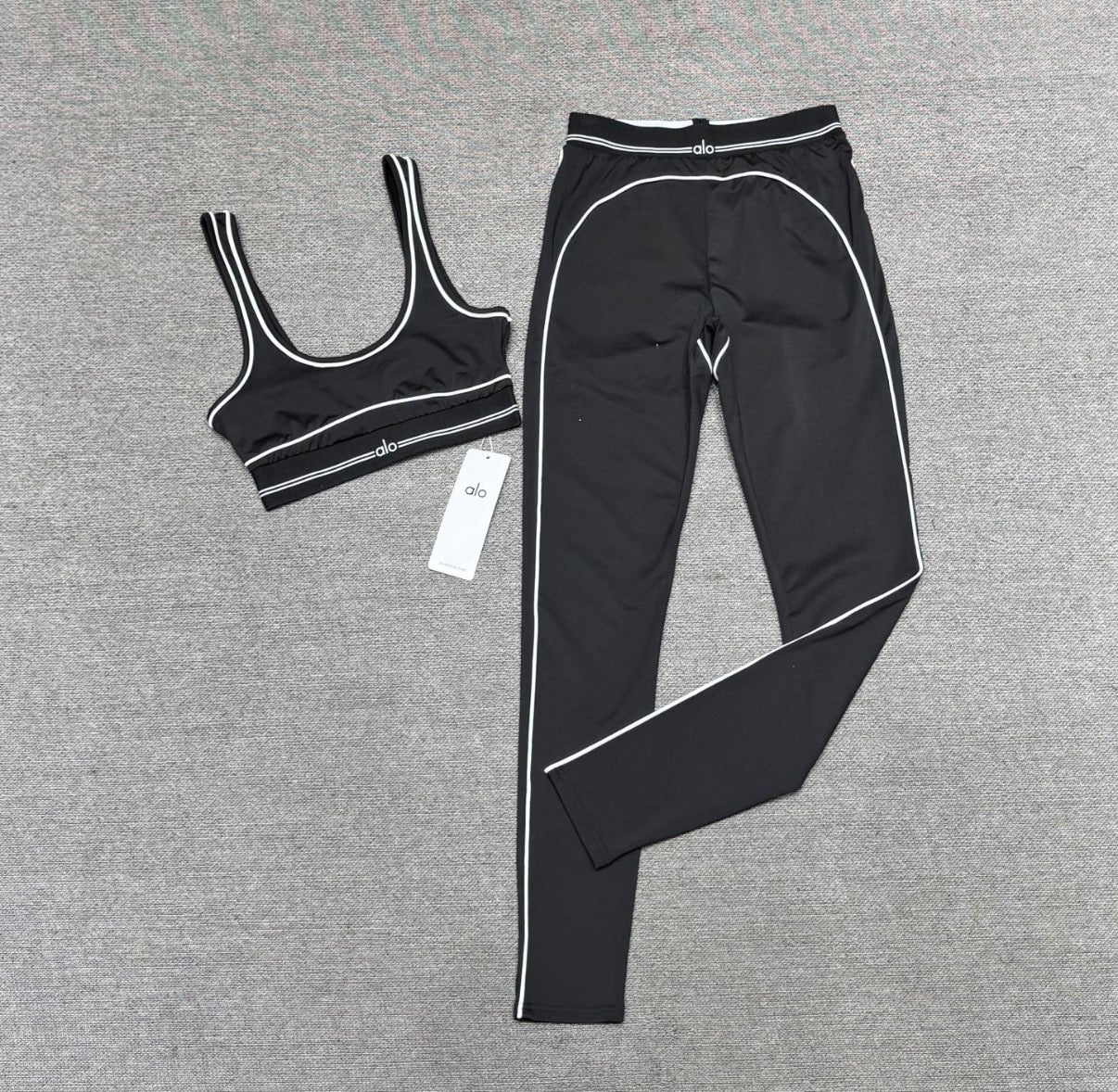 Alo Women Yoga Set