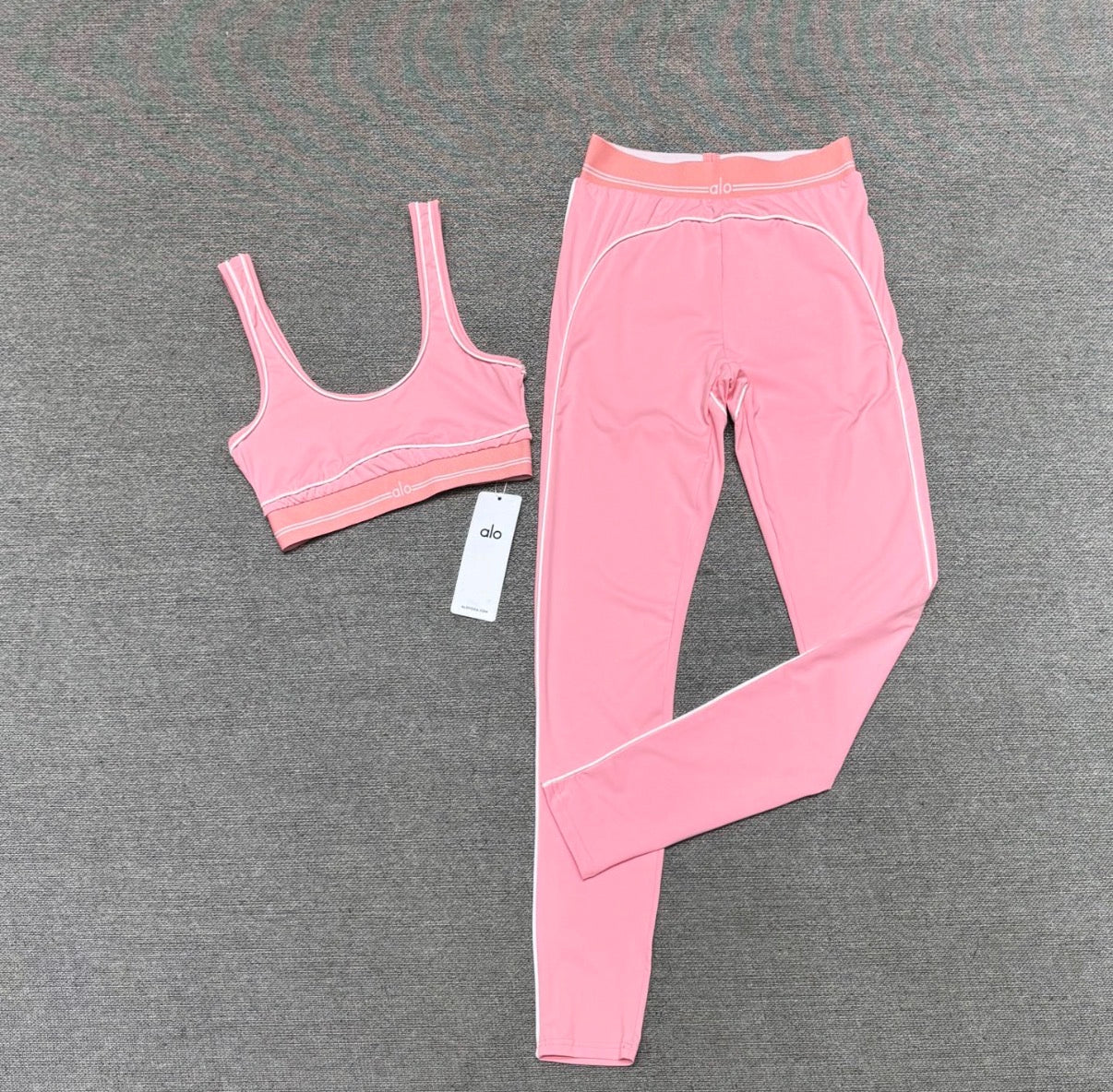 Alo Women Yoga Set